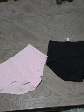 Victoria's Secret Ladies Seamless Panty Set - Light Pink & Black